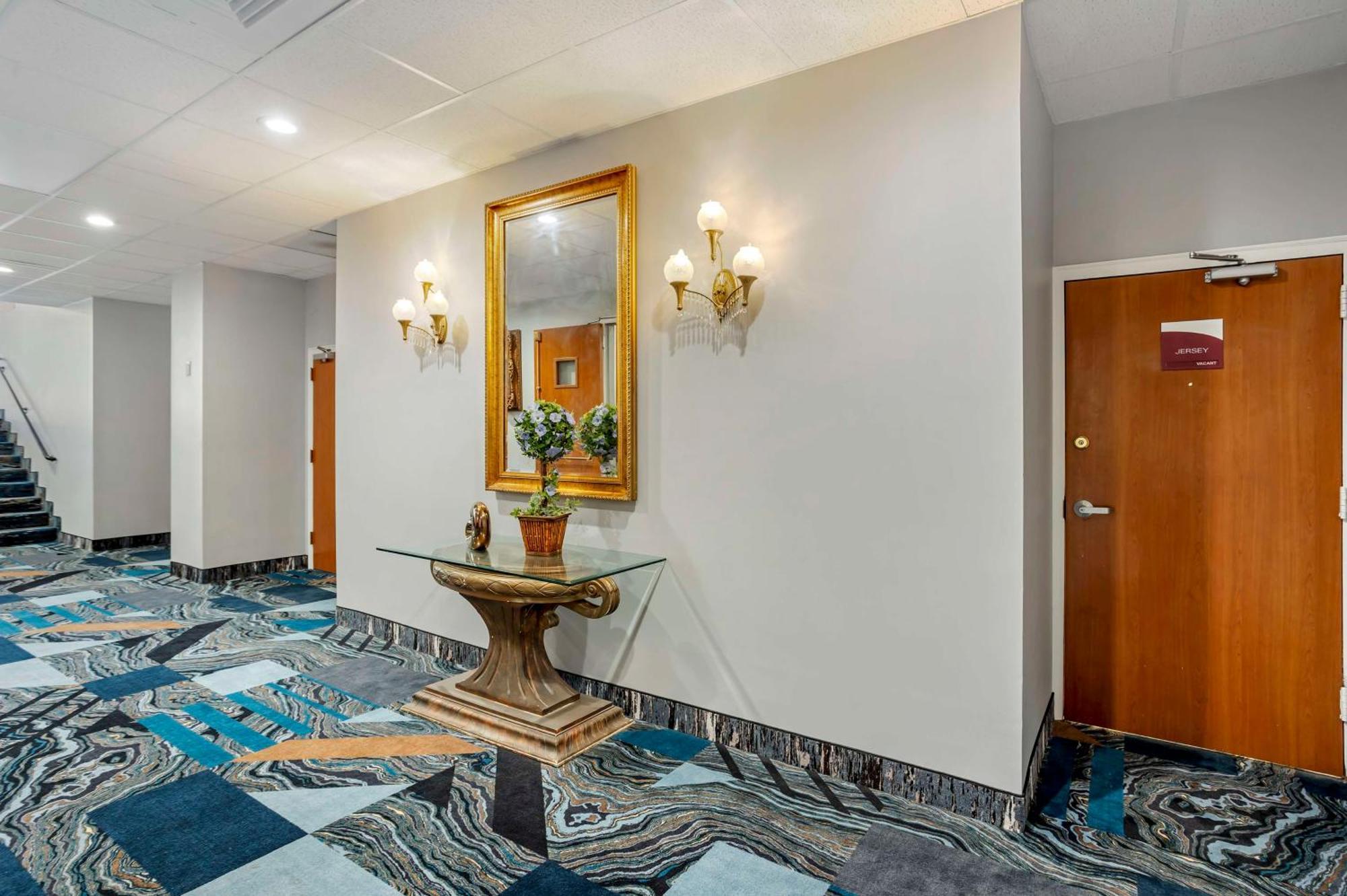 Best Western Rutgers University Hotel Ист-Брунсвик Экстерьер фото